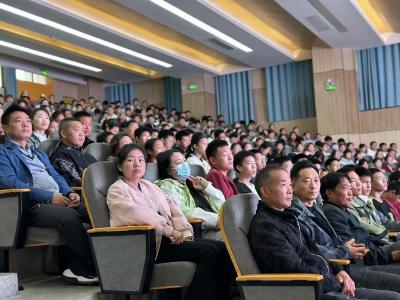 房县思源实验学校：同心同向促成长  家校齐心备中考