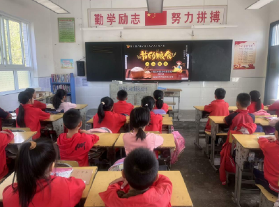 房县中坝学校：珍惜粮食  传承美德
