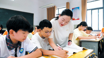“全国优秀教师”向田甜： 从晨光到星夜，爱与责任同在