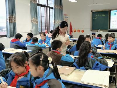 房县思源实验学校：教学比武显身手 以赛促教共成长