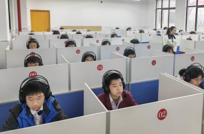 房县思源实验学校：举行初中英语听力口语模拟考试