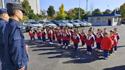 萌娃进警营，安全伴我行  ——诗经花苑幼儿园参观城关派出所