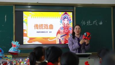 房县军店小学：戏曲进校园  国粹润童心