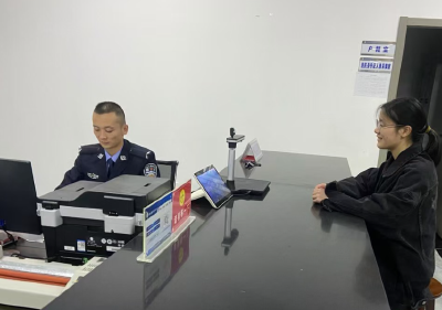 军店派出所：户籍窗口一盏灯  点亮浓浓警民情