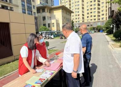 房县人社局：当好人社政策“宣传员”   算好养老保险“孝心账”