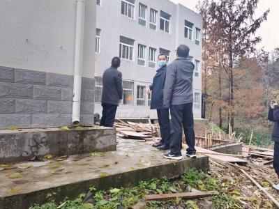 部门联动，野人谷镇校园安全大排查