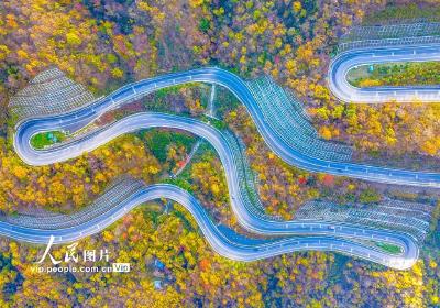 湖北房县：路畅景美