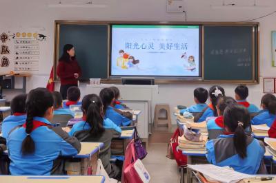 房县思源实验学校：关注心理健康 呵护心灵成长