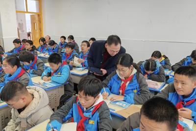 房县教育局教学研究中心对思源实验学校教联体开展教学视导