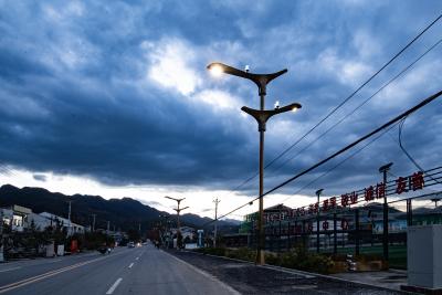 房县城关镇：点亮路灯暖民心 照亮群众幸福路