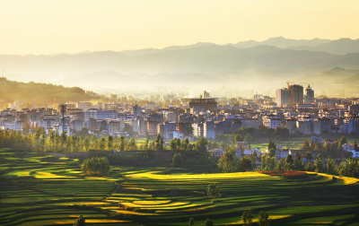 房县：推行经营主体登记集成服务 打造“两个健康”摇篮