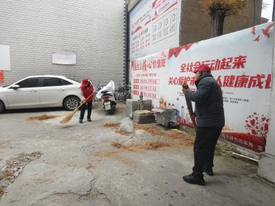 房县发改局：志愿服务进小区，清洁家园暖民心