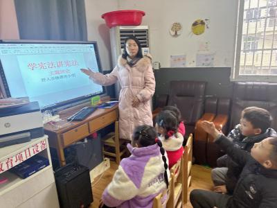 野人谷镇谭家湾小学：“宪”在行动   “法”润童心 