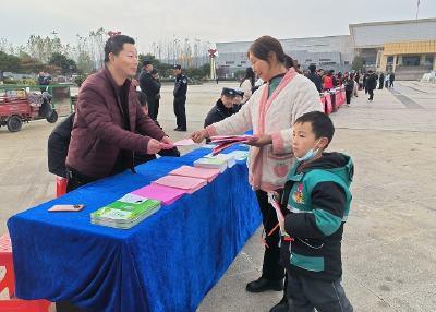 房县林业局开展“宪法宣传周”活动