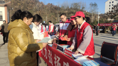 房县红会开展应急救护知识普及培训暨防艾知识宣传活动