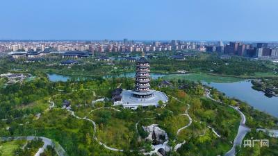 向上突围、向内“链”功、向前闯关，武汉奋楫逐浪天地宽