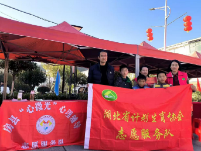 房县开展“青春健康·关爱留守儿童”宣传服务活动