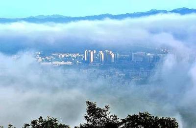 房县组织干部群众开展冬季徒步巡河活动守护碧水清流 共建幸福家园