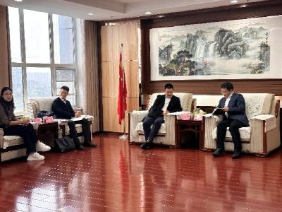 谢晓鸣杨丹华与深圳久量股份有限公司副董事长周启超一行座谈