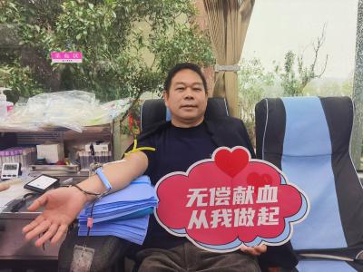 房县思源实验学校：志愿献血显真情 师者仁心传大爱