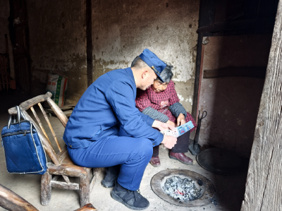 房县消防救援大队：“敲门入户”送安全  消防宣传“零距离”