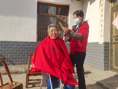  门古寺镇狮子岩村：关爱老人，让幸福从“头”开始
