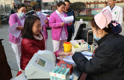 县保健院：新春献热血  让爱在血脉中温暖流淌