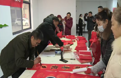 房县：创文风劲拂小区  文明新貌迎春来