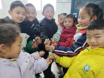 军店镇月明小学：“巧”遇新学期  “蔗”里有爱