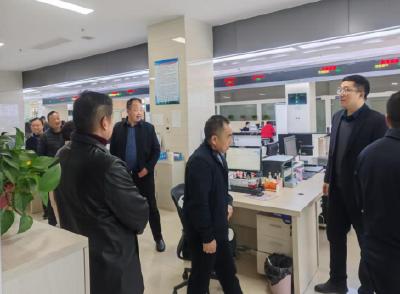 房县自然资源和规划局：送祝福、鼓干劲，领导班子慰问一线工作人员