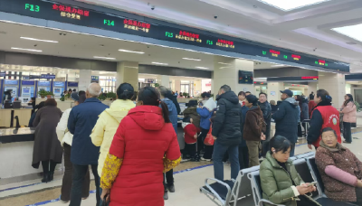 房县人社局：新春开门红 社保窗口迎客忙