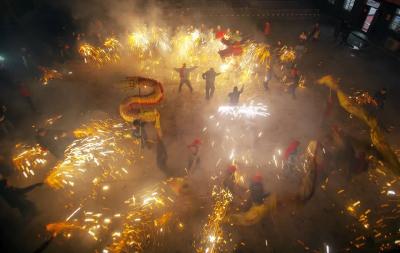 非遗里的房县丨房县火龙•出灯