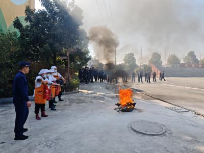 房县军店镇中心消防救援站开展“消防安全进校园”活动