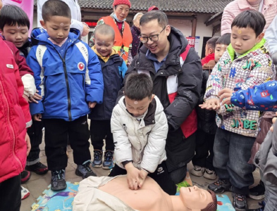 房县“急救培训进社区”活动惠及千余居民