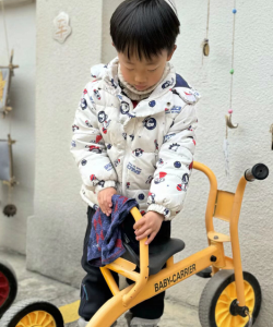 房县上龛乡上龛中心幼儿园开展大扫除活动
