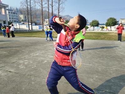 军店镇月明小学：加长课间操   “点燃” 校园活力引擎