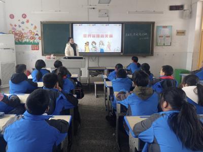 房县思源实验学校：致敬“她”力量   感恩教育润童心