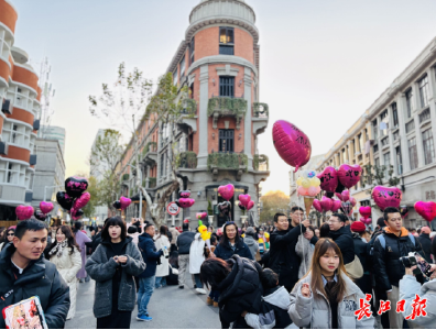 代表委员及武汉干部群众热议“以文化赋能经济社会发展”：讲含“新”量，也要讲含“文”量