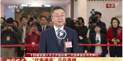 来自湖北的他，首个亮相代表通道！曾与总书记两次面对面