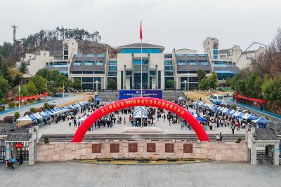 房县人社局：“黄金季”里谋人才  筑巢引凤正当时