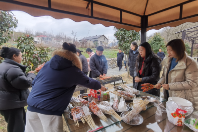 房县化龙堰镇：巾帼绽芳华 烟火暖春意 