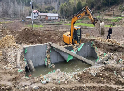 房县自然资源和规划局：违建 “零容忍”  坚决拆除非法占地建筑