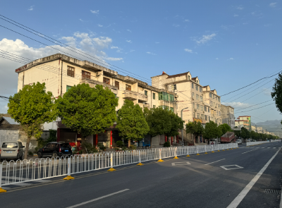 化龙堰镇：设施升级强屏障 秩序整治保通畅