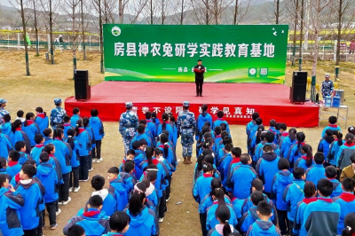 房县思源实验学校：研学旅行增见闻 实践教育促成长