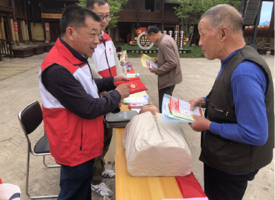 房县红十字会开展“应急救护知识普及进农村”活动