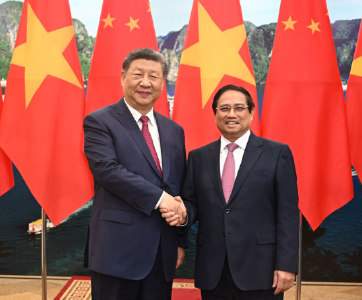 习近平会见越南总理范明政