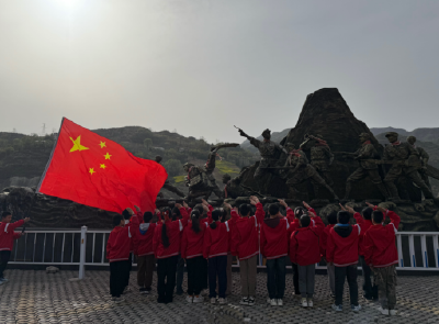 姚坪小学：举行清明节祭英烈活动