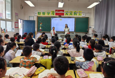实验小学：开展“童趣课堂：让课堂活起来”主题教研活动