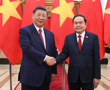 习近平会见越南国会主席陈青敏
