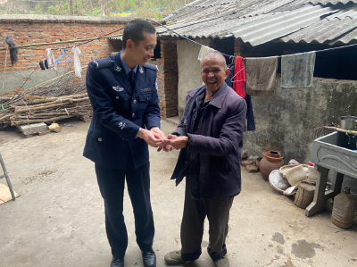 军店派出所：假日窗口服务忙 高效便民在身旁